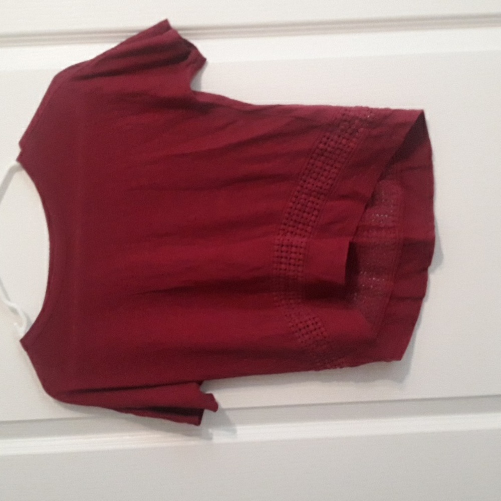 Old Navy maroon shirt